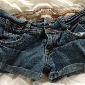 Lady's Daisy Dukes